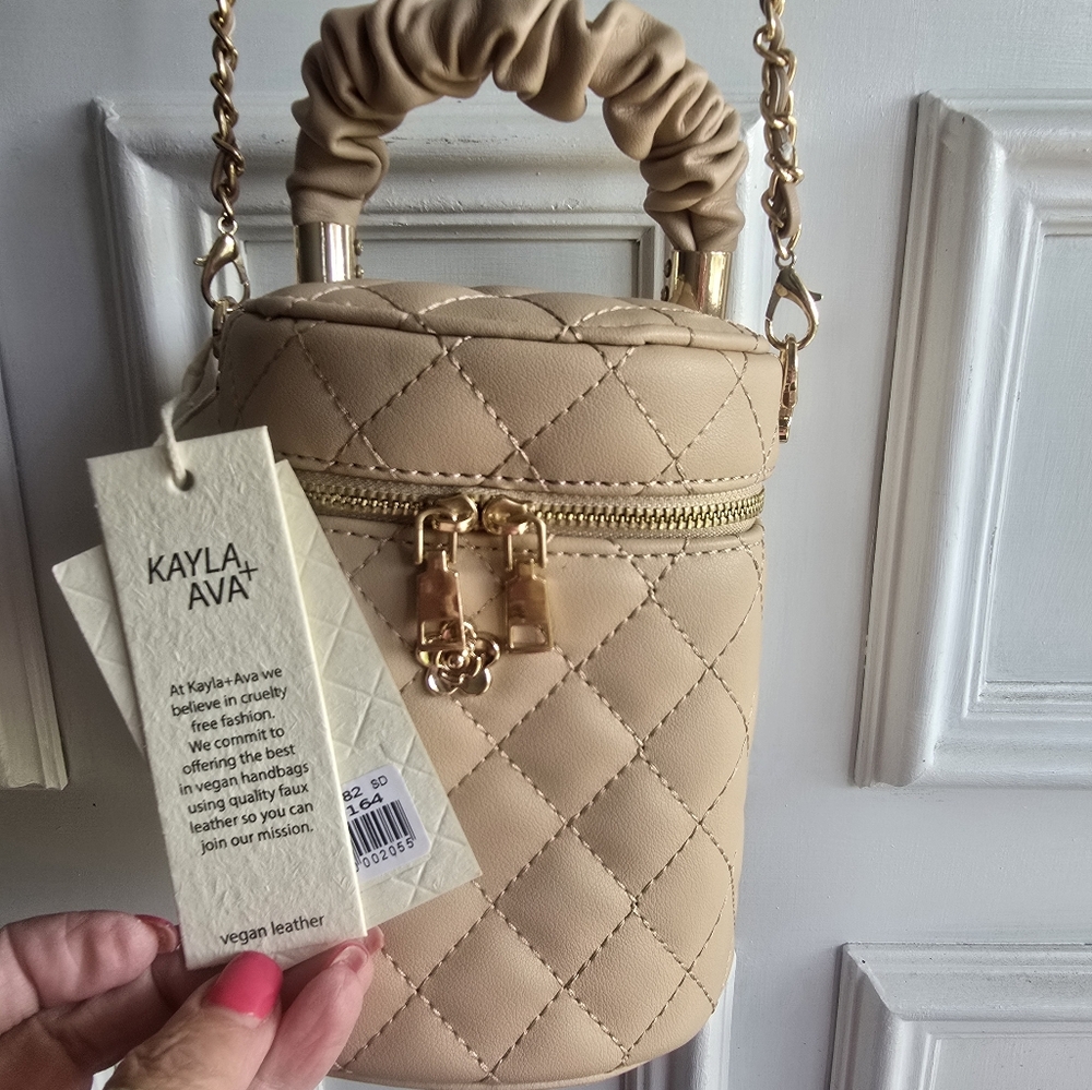 KAYLA + AVA     Beige Quilted Women's Bag